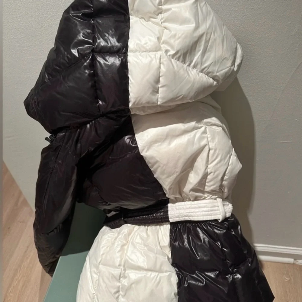 Cordova The Monterosa two-tone ski jacket in black / white, size Extra Small - Picture 4 of 5